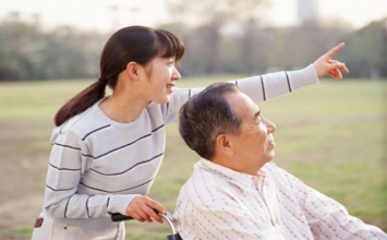 Hãy ở bên cha mẹ nhiều hơn khi còn có thể